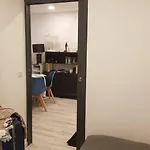 Sunny Appartement Close To Metro